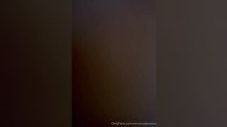 Succhia e prende lo sperma caldo in bocca