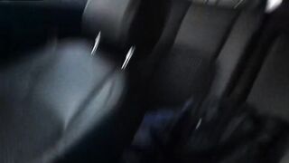 MOGLIE TROIA LO SUKKIA IN AUTO