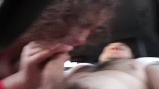 MOGLIE TROIA LO SUKKIA IN AUTO