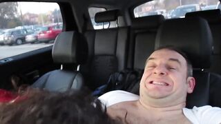 MOGLIE TROIA LO SUKKIA IN AUTO