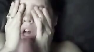 Una fidanzata davvero bravissima a pompare il cazzo