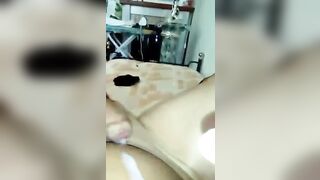 Mi sego con le mutandine della mia donna