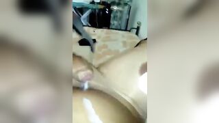 Mi sego con le mutandine della mia donna