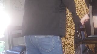 Mamma zoccola scopata dal fattorino di Amazon