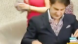 Joanna Golabek scollatura e upskirt