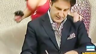 Joanna Golabek scollatura e upskirt