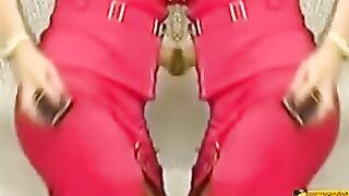 Joanna Golabek scollatura e upskirt