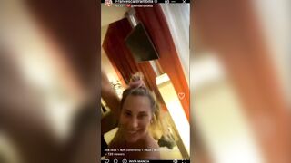 La Brambillina esce le tette in cam su OF