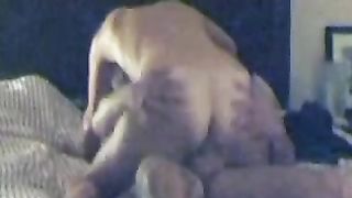 Fidanzata cavalca lungo pene duro