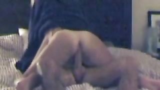 Fidanzata cavalca lungo pene duro