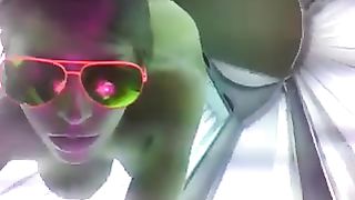 Mi filmo nuda nel solarium