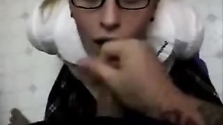 Ingegnera porca prende sborra sugli occhiali