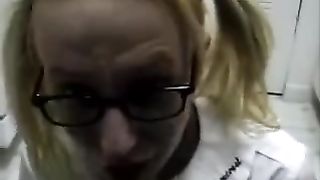 Ingegnera porca prende sborra sugli occhiali