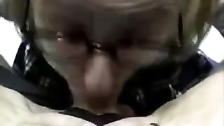 Ingegnera porca prende sborra sugli occhiali