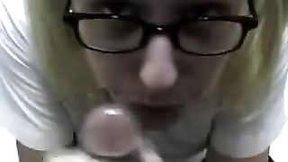 Ingegnera porca prende sborra sugli occhiali