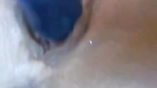 Ragazza porca bruna orgasmo con dildo