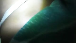 Strofina il cazzo sul culo di una milanese