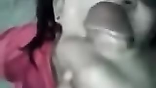 Coppia ebony fa sesso orale