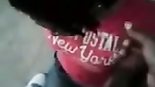 Coppia ebony fa sesso orale