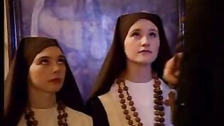 Due suore chiavano col prete