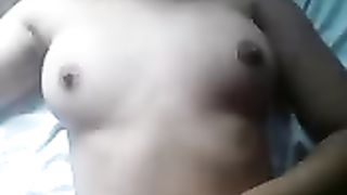 Padre thailandese svergina la figlia 18enne