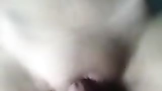 Padre thailandese svergina la figlia 18enne