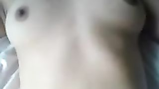 Padre thailandese svergina la figlia 18enne