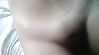 Padre thailandese svergina la figlia 18enne