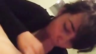 Timida ragazzina italiana sbocchina