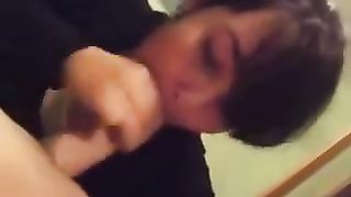 Timida ragazzina italiana sbocchina