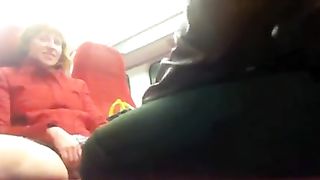 Lucciola rumena sbocchina un vucumpra in treno