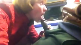 Anteprima del video: Lucciola rumena sbocchina un vucumpra in treno