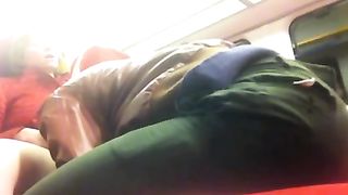 Lucciola rumena sbocchina un vucumpra in treno