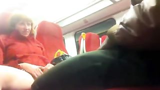 Lucciola rumena sbocchina un vucumpra in treno