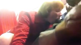 Lucciola rumena sbocchina un vucumpra in treno