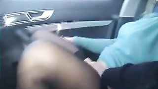 Ninfomane sgrillettata in auto da tre uomini