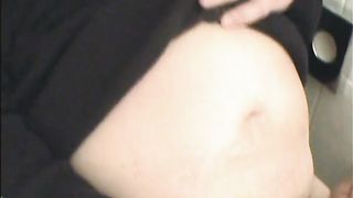 Badante rumena fa pompino al cesso