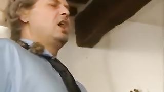 Remigio Zampa si tromba una biondona