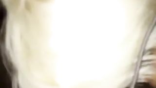 Bionda super arrapata fa caldo bocchino