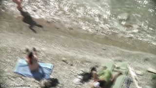 Fidanzata ninfomane scopata in spiaggia