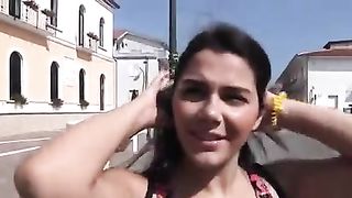 Anteprima del video: Valentina Nappi scopata ai giardini pubblici