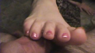 Anteprima del video: Pompino e sega con i piedi