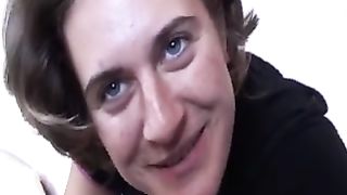 Anteprima del video: Ragazza timida di Firenze fa un pompino