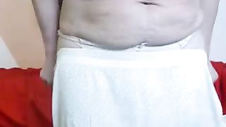 Vecchia moglie si spoglia in cam