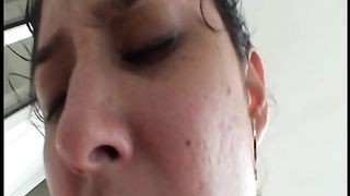 Latina fa una pompa al suo moroso