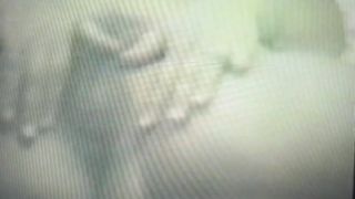 Moglie insoddisfatta gioca con la sua figa pelosa