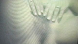 Moglie insoddisfatta gioca con la sua figa pelosa