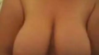 Una grassona che si sa divertire a letto