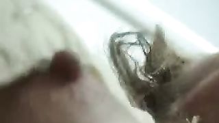 Guardate le mie enormi tette da latte