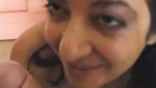 Moglie pugliese sbattuta sul tavolo